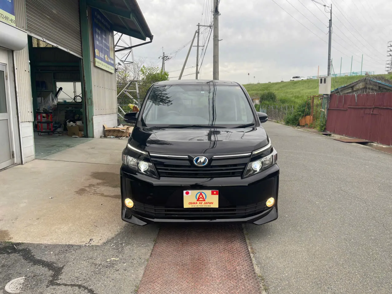 Toyota Voxy hybrid V 2014